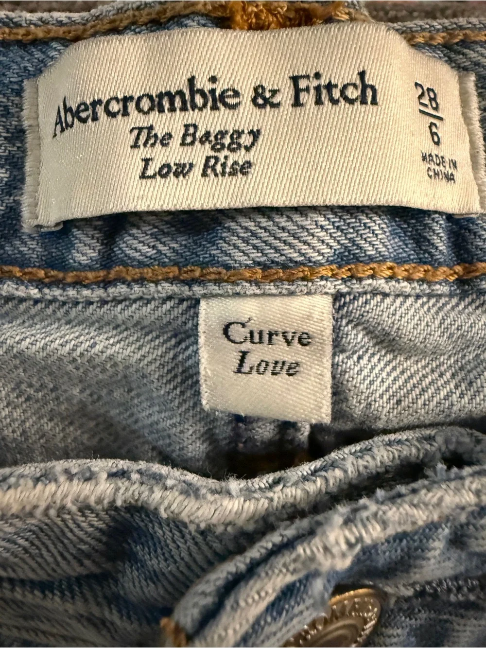 Abercrombie &Fitch The Baggy Low Rise Curve Love Distressed Denim Shorts Size 28